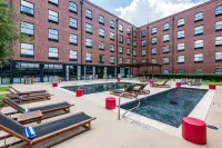 NYLO Las Colinas Hotel, Tapestry Collection by Hilton - Uima-altaat