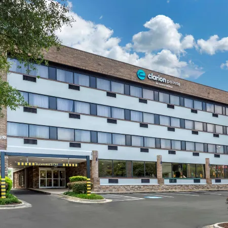 Clarion Pointe Raleigh Midtown Отели рядом с достопримечательностью «Торговый центр Triangle Town Center»
