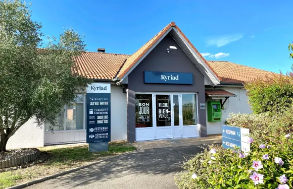 蒙託邦南阿爾巴蘇基里亞德酒店