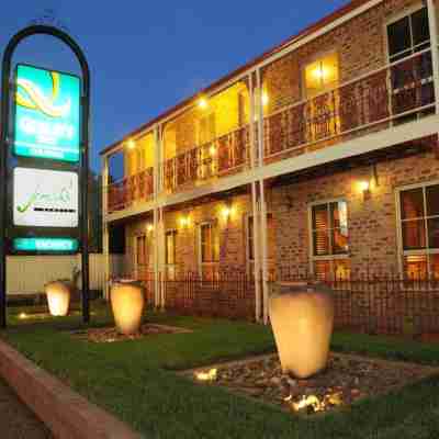 Quality Inn Colonial Hotel Exterior