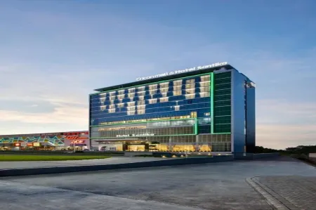 Hotel Santika Gresik Отели в г. Gresik