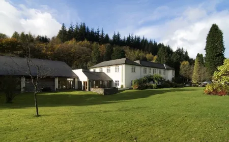 Nant Ddu Lodge Hotel & Spa Отели рядом с достопримечательностью «Бреконская горная железная дорога»
