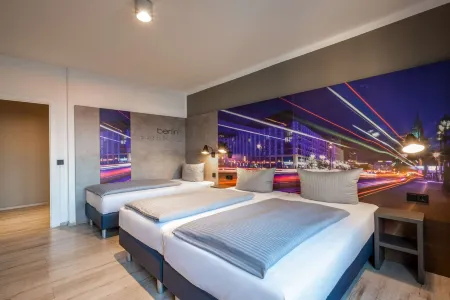 Hotel Berlin Lichtenberg Отели рядом с достопримечательностью «КПП Чарли»