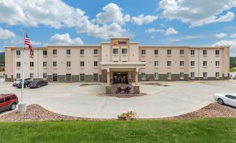 Comfort Inn & Suites Near Mt. Rushmore