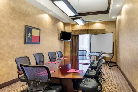 Comfort Suites Frisco Отели рядом с достопримечательностью «Парк Фриско Коммонс»