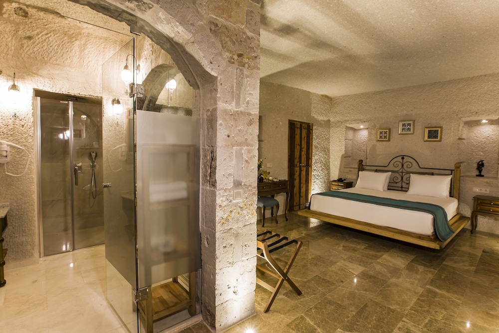 Imperial Cave Suites & SPA