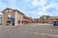 Travelodge by Wyndham South Hackensack فنادق في Hasbrouck Heights