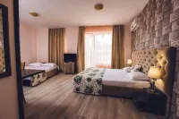 Avenue Deluxe Hotel