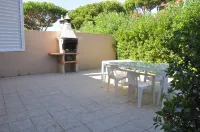 Stylish Well-Equipped, Private Pool, Close to Amenities, Free AC & Wifi - Private Pools