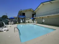 Rodeway Inn Fort Smith I-40 - Pool