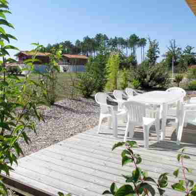 Le Domaine des Grands Lacs Hotel Exterior