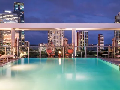 Novotel Miami Brickell Отели рядом с достопримечательностью «Парк Уотсон Айленд»