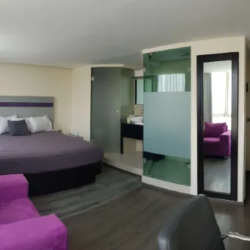 Best Western Plus Metepec  Suites