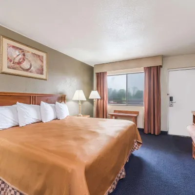 Red Carpet Inn Lancaster Отели рядом с достопримечательностью «Железнодорожный вокзал Ланкастер»