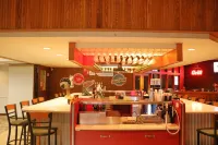 Ramada by Wyndham Alpena Hotel & Conference Center - bar