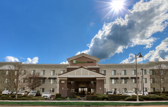 Holiday Inn Express & Suites LINCOLN-ROSEVILLE AREA by IHG