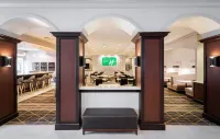 Holiday Inn & Suites ORANGE PARK - WELLS RD. by IHG - breakfast