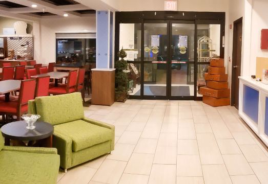 홀리데이 인 익스프레스 오세이지 비치