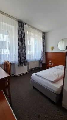 Hotel Zentrum Các khách sạn gần Lindener Bergfriedhof