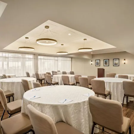 Wyndham Newport Hotel