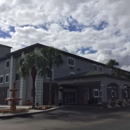 Days Inn & Suites by Wyndham Bonita Springs North Naples
