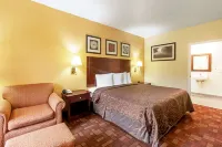 Quality Inn & Suites Hotels in Dickson