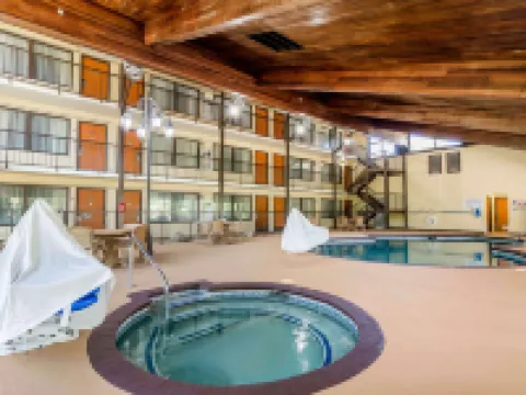 Quality Inn & Suites Sevierville - Pigeon Forge Hotels in Sevierville