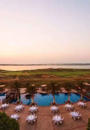 Radisson Blu Hotel, Abu Dhabi Yas Island Отели рядом с достопримечательностью «Яс»