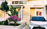 Comfort House at Villa Emerald Batu Blok I 6 Hotels in Mojorejo
