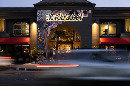 Hotel Ziggy Los Angeles Отели рядом с достопримечательностью «West Hollywood Chamber of Commerce»