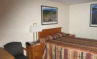 Woodlands Inn & Suites