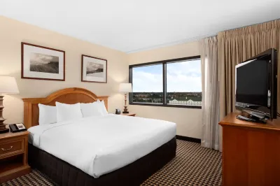 Hilton Chicago/Oak Brook Suites Hotels in Elmhurst
