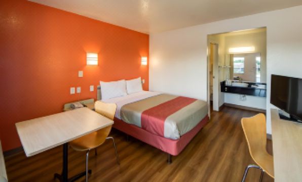 Motel 6 Lakeland, FL