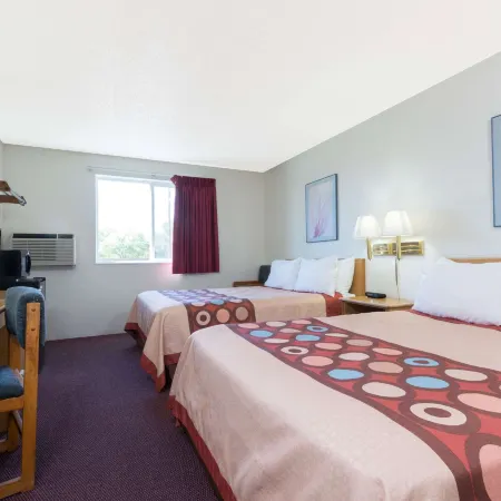 Super 8 by Wyndham Raton