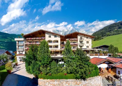 Aktivhotel Alpendorf فنادق في سانكت يوهان ايم بونغ