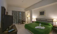 Hotel Faro Luna Hotels near Muelle Real