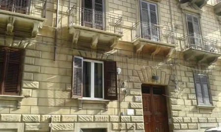 Buonaluna B&B Отели рядом с достопримечательностью «Palazzina Cinese»