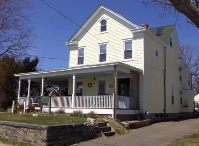 The Stirling House Waterfront Inn Greenport