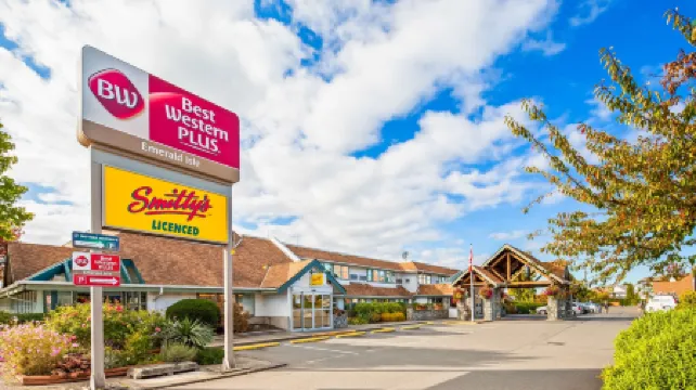 Best Western Plus Emerald Isle Hotel