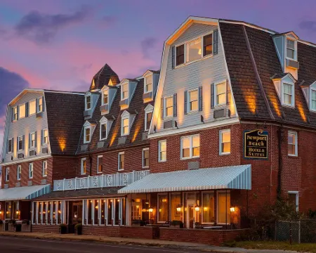 Newport Beach Hotel & Suites Hotels in Middletown