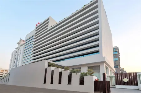 Rpj Hotel Rajkot Отели рядом с достопримечательностью «ISKCON Rajkot, Sri Sri Radha Neelmadhav Dham»