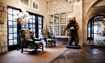 The Bear of Rodborough Hotel