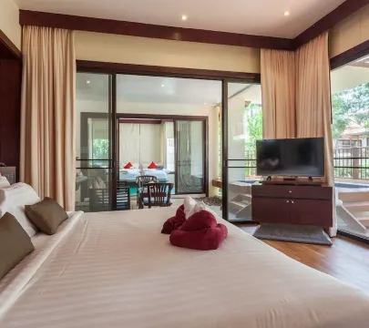 ดูเพล็กซ์สองห้องนอนริมสระน้ำ