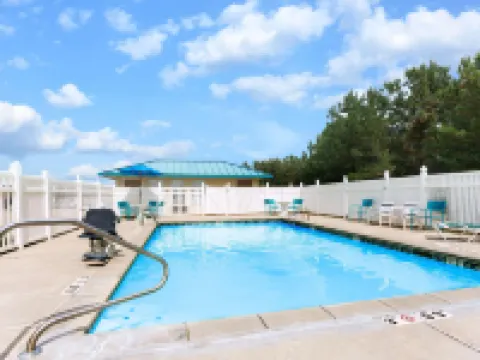 เดย์สอินน์ บายวินด์แฮม ฟอเรสต์ โรงแรมในฟอเรสต์