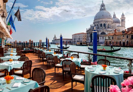 럭셔리 객실 내부