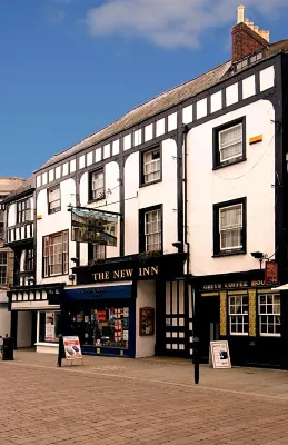 The New Inn by Roomsbooked