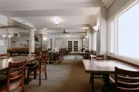 Tamarack Beach Hotel - bar