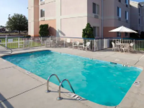 คันทรี อินน์แอนด์สวีทส์ บาย เรดิสัน ฟาแยตต์วิลล์ ไอ-95 รัฐนอร์ทแคโรไลนา โรงแรมในเฟย์เอตต์วิลล์