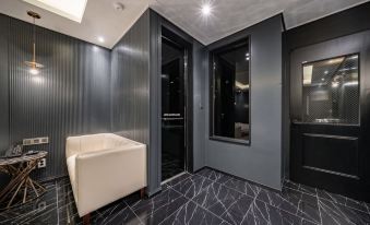 H Moment Hotel Songjeong - Housity