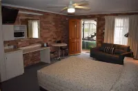 Cardiff Motor Inn Hotels in Argenton